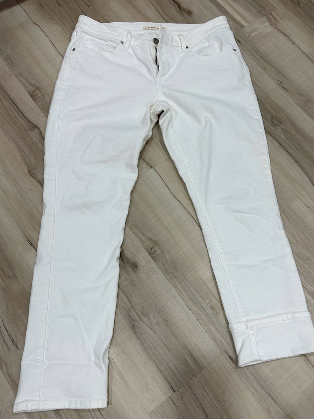 Crisp White Levi’s Straight-Leg Jeans